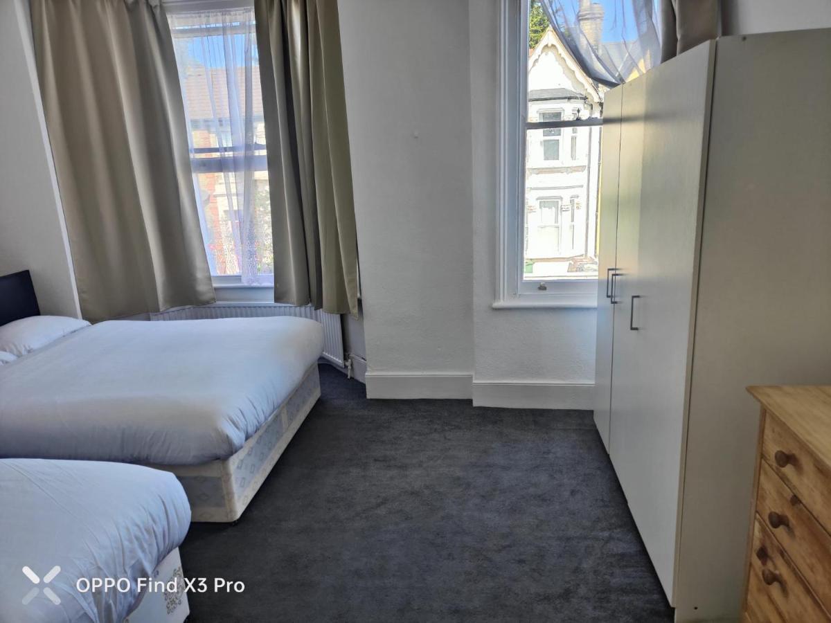 East London 2 Bedroom Apartment Buitenkant foto